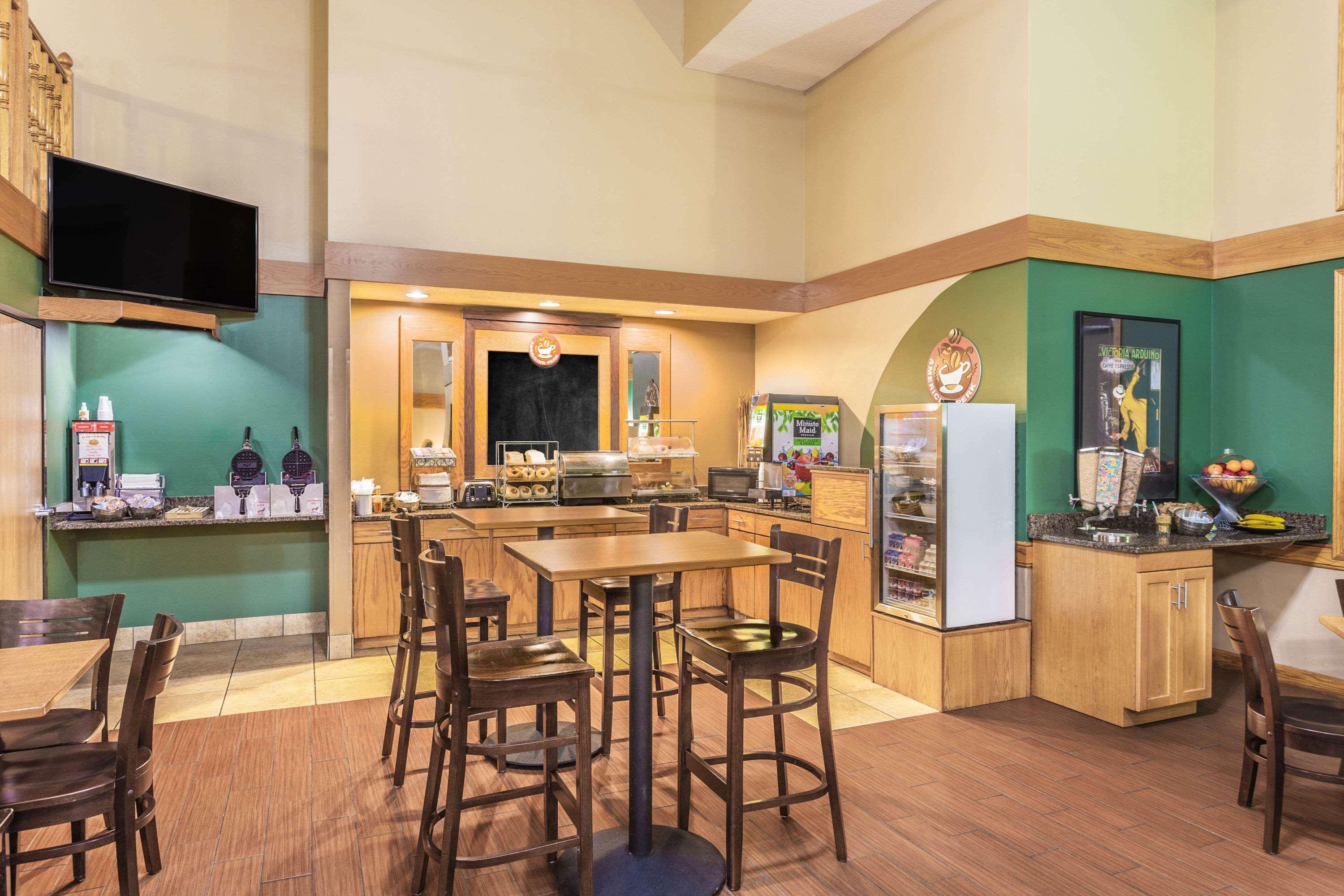 Americinn By Wyndham Madison South Bagian luar foto